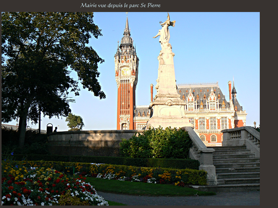 Mairie vue depuis le parc